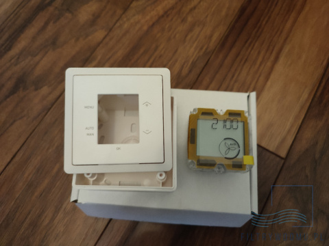Panel sterowania Aeris Next ComfoSense C + puszka OUTLET Panel sterowania Aeris Next ComfoSense C + puszka OUTLET